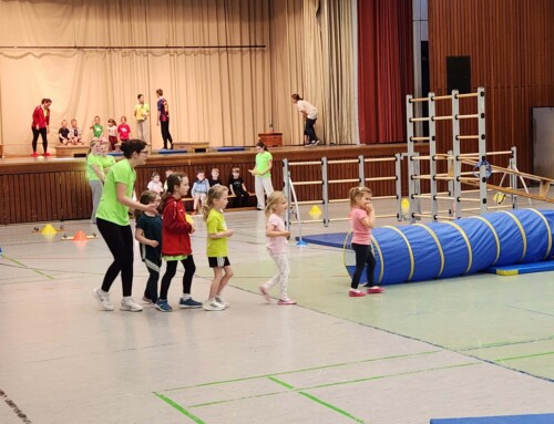 Hüpfen, Balancieren, Jubeln: Bunter Wettkampf in der Achertalhalle