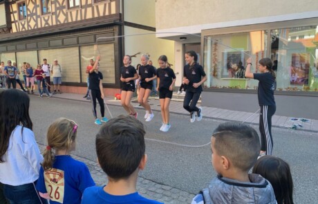 Impresionen Auftritt Rope Skipping Gruppe