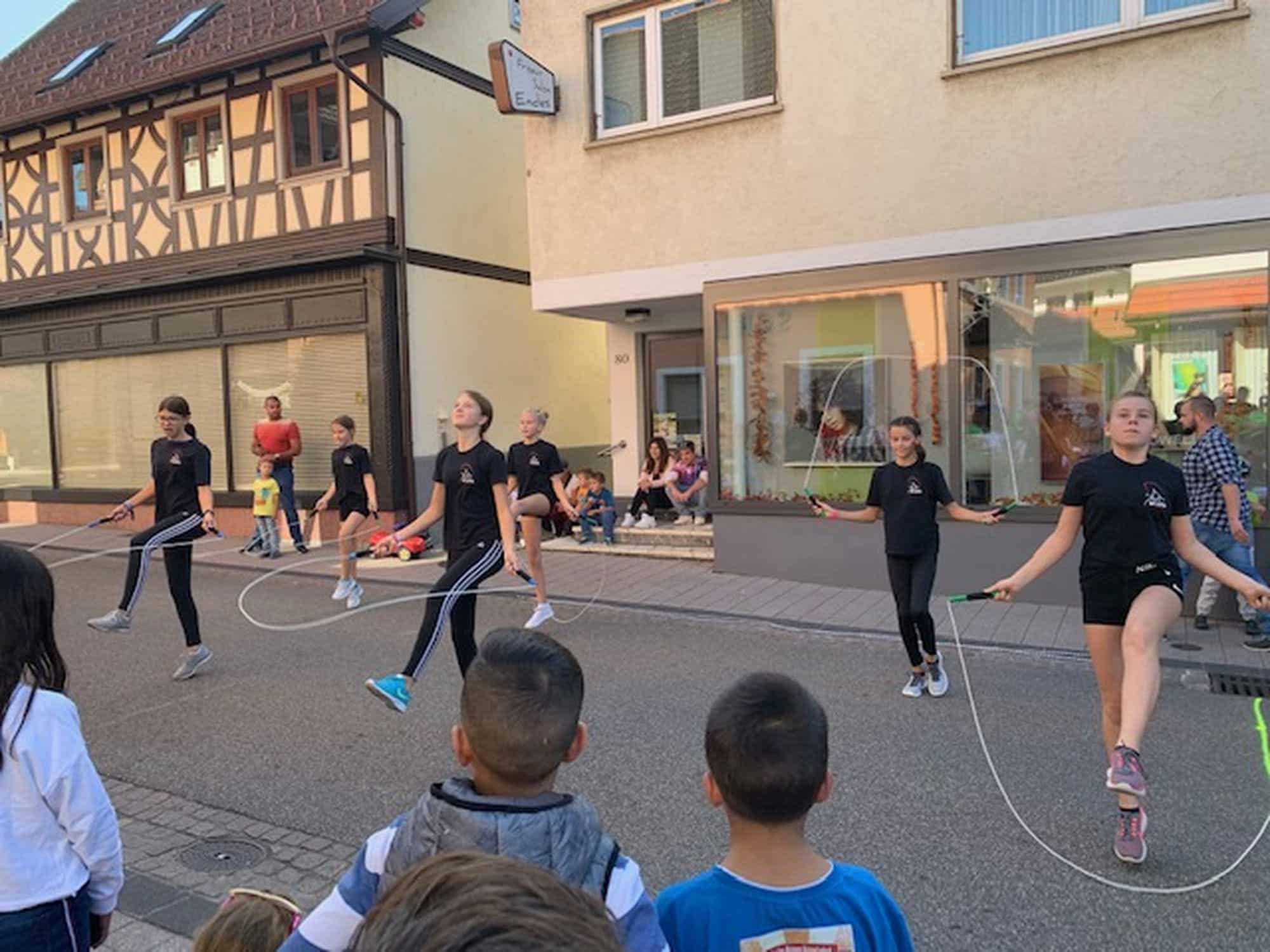 Impresionen Auftritt Rope Skipping Gruppe