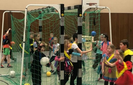 Fasnachtliches Training der Leichtathletik Jugend