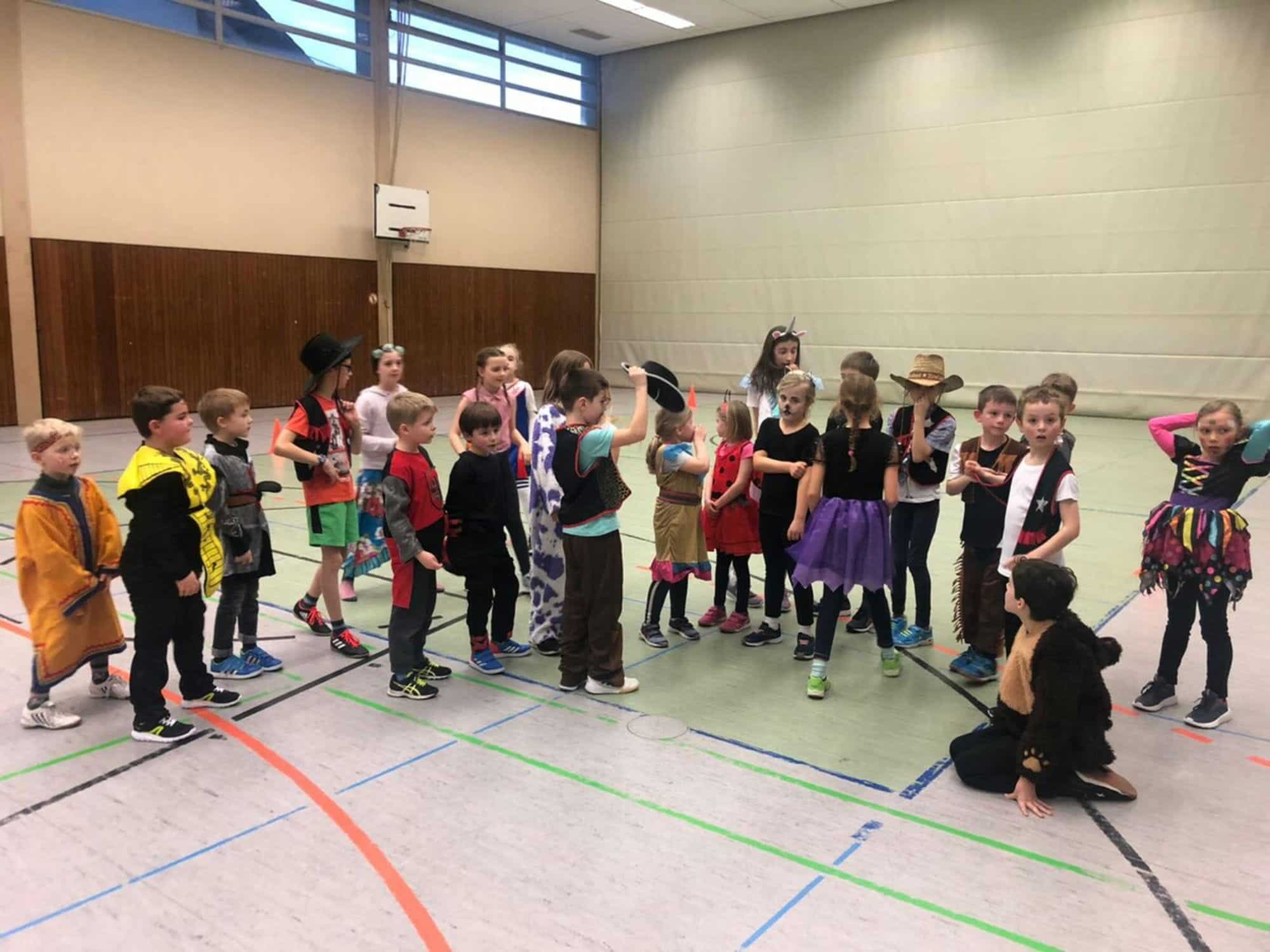 Fasnachtliches Training der Leichtathletik Jugend
