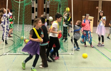 Fasnachtliches Training der Leichtathletik Jugend