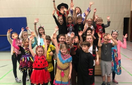 Fasnachtliches Training der Leichtathletik Jugend