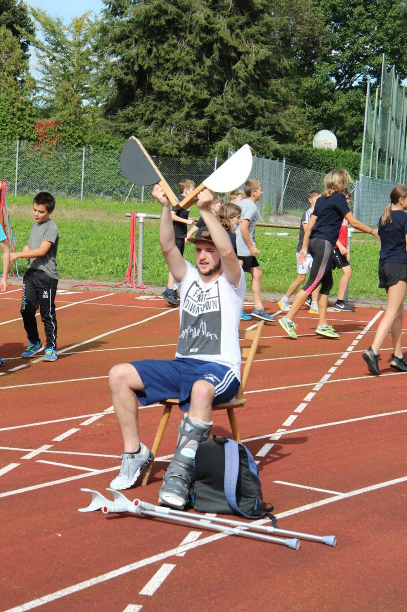 Sportabzeichenabnahme mit drei Sportklassen