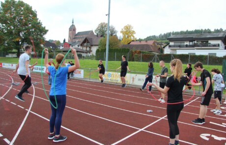Sportabzeichenabnahme im Sportunterricht der Schloßbergschule