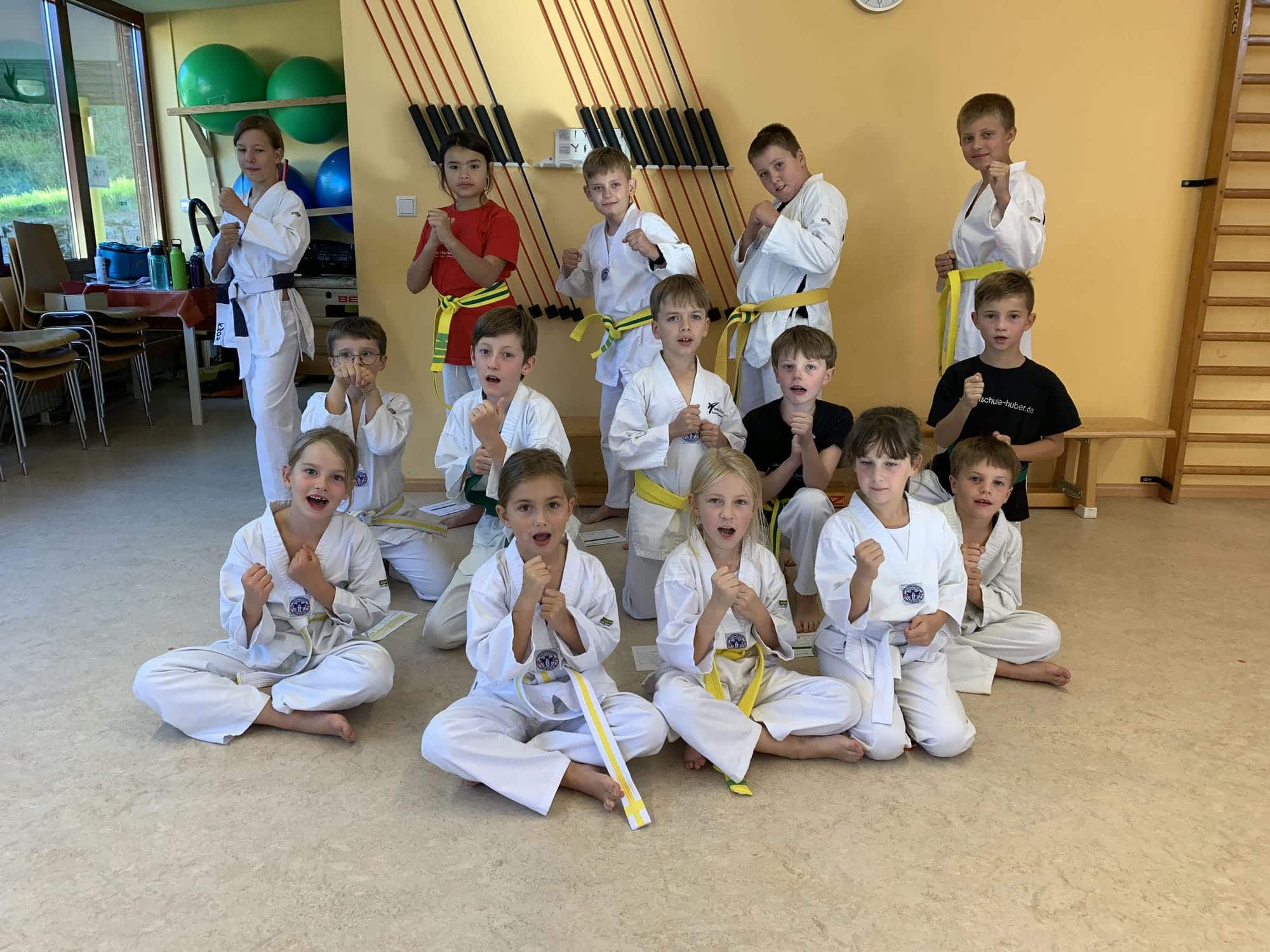 Die Taekwondo Kids der Sportschule Huber konnten wieder zahlreiche erfolgreiche Gürtelprüfungen absolvieren.