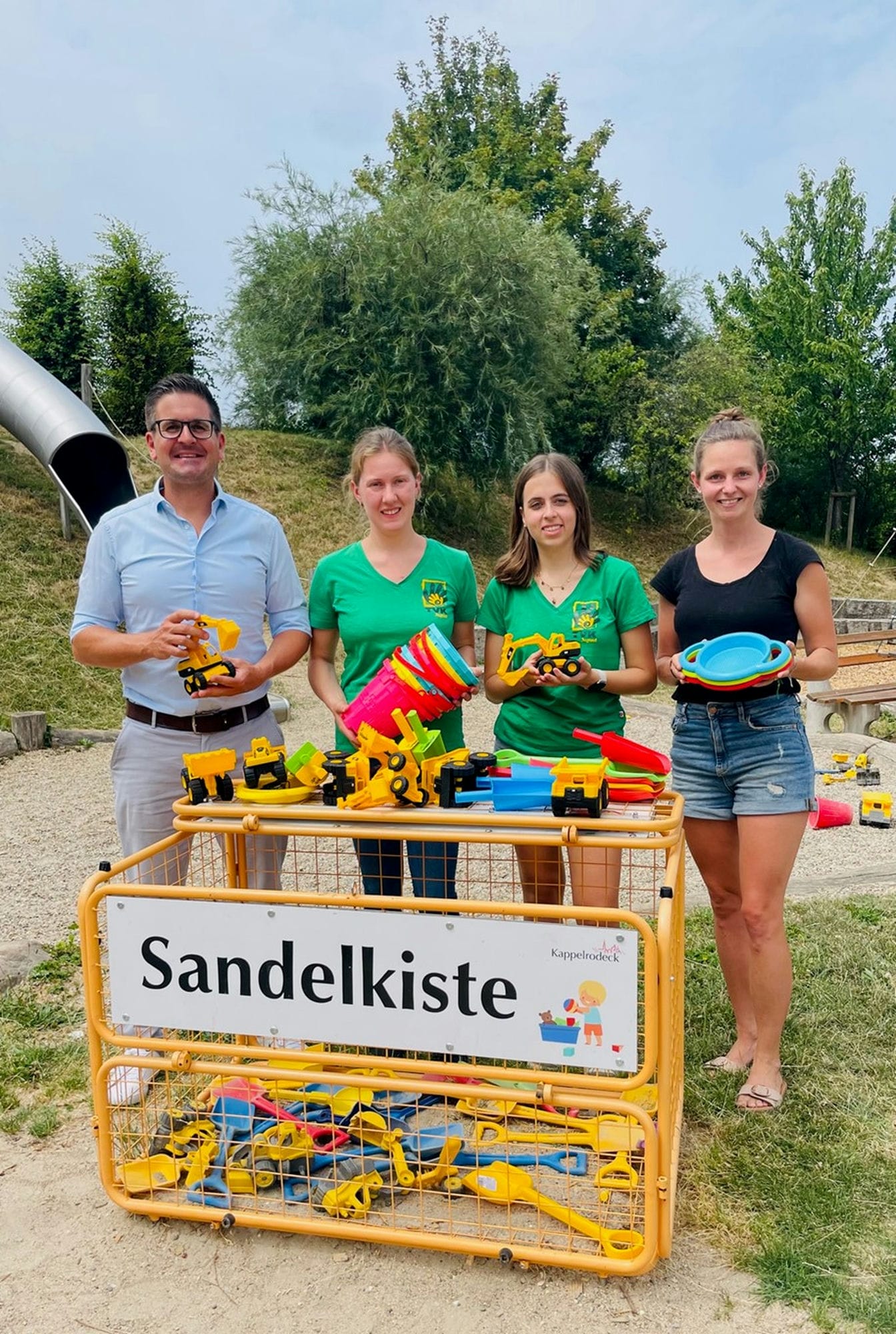 TVK-Jugend engagiert sich für Familien/ Spielsachen für öffentliche Sandelkiste gespendet