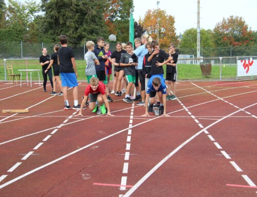 Sportabzeichenabnahme im Sportunterricht der Schloßbergschule