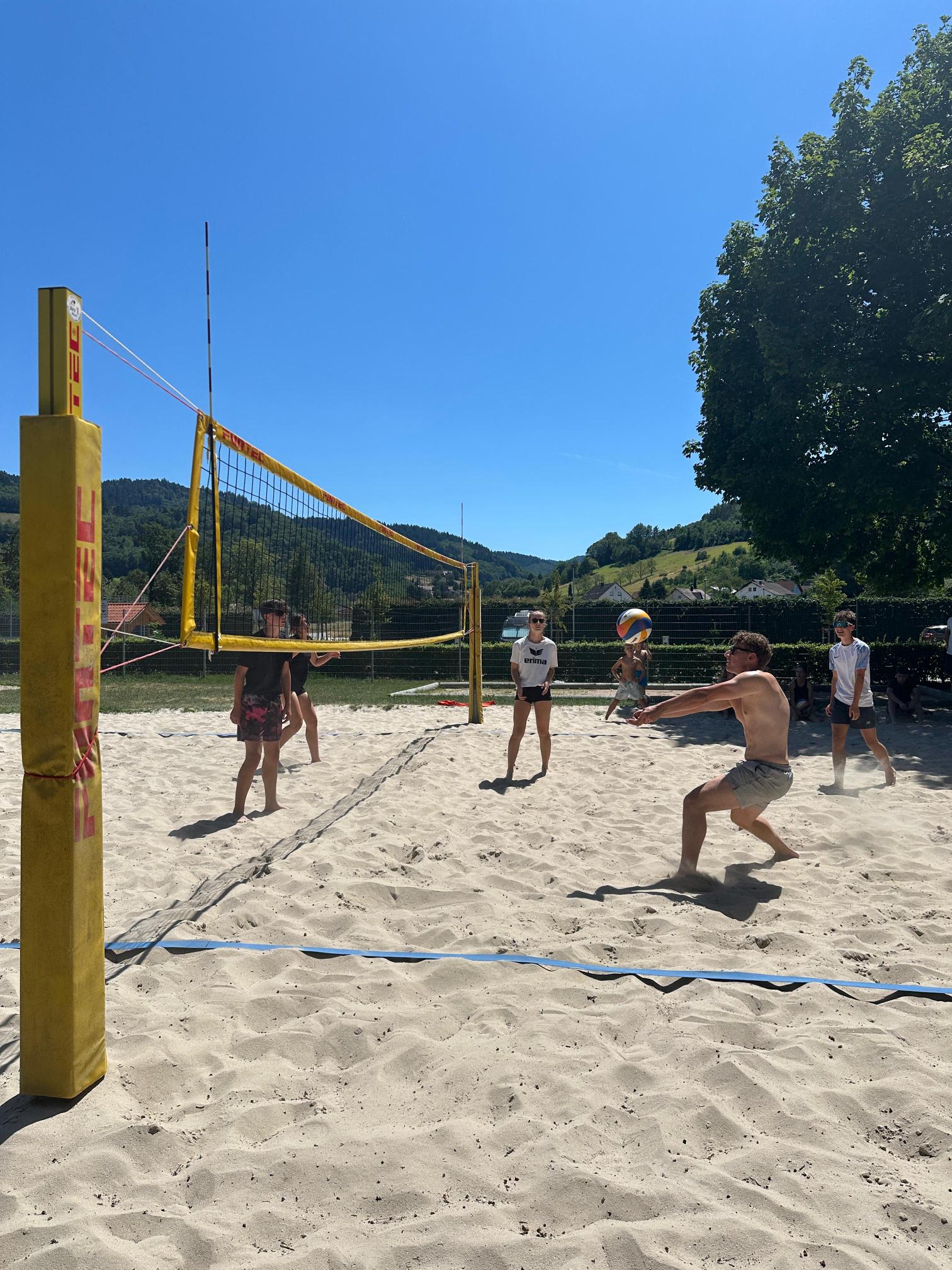 Beach-Gerümpelturnier des TV Kappelrodeck im Freibad begeistert trotz Sommerhitze