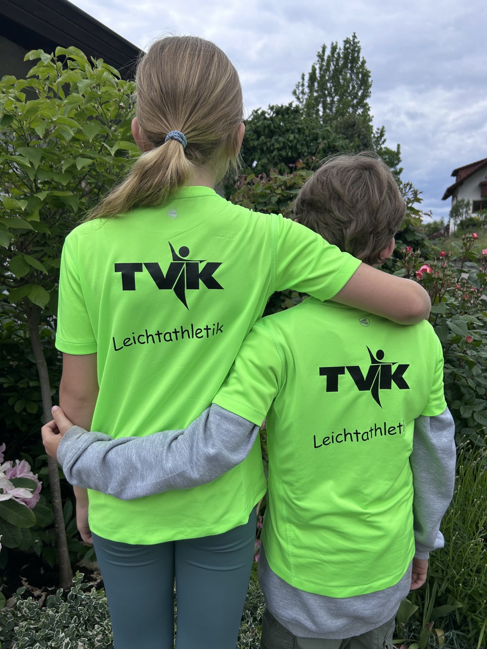 IMG_7994 Vereinsfarben überall sichtbar: TVK beim Trikottag