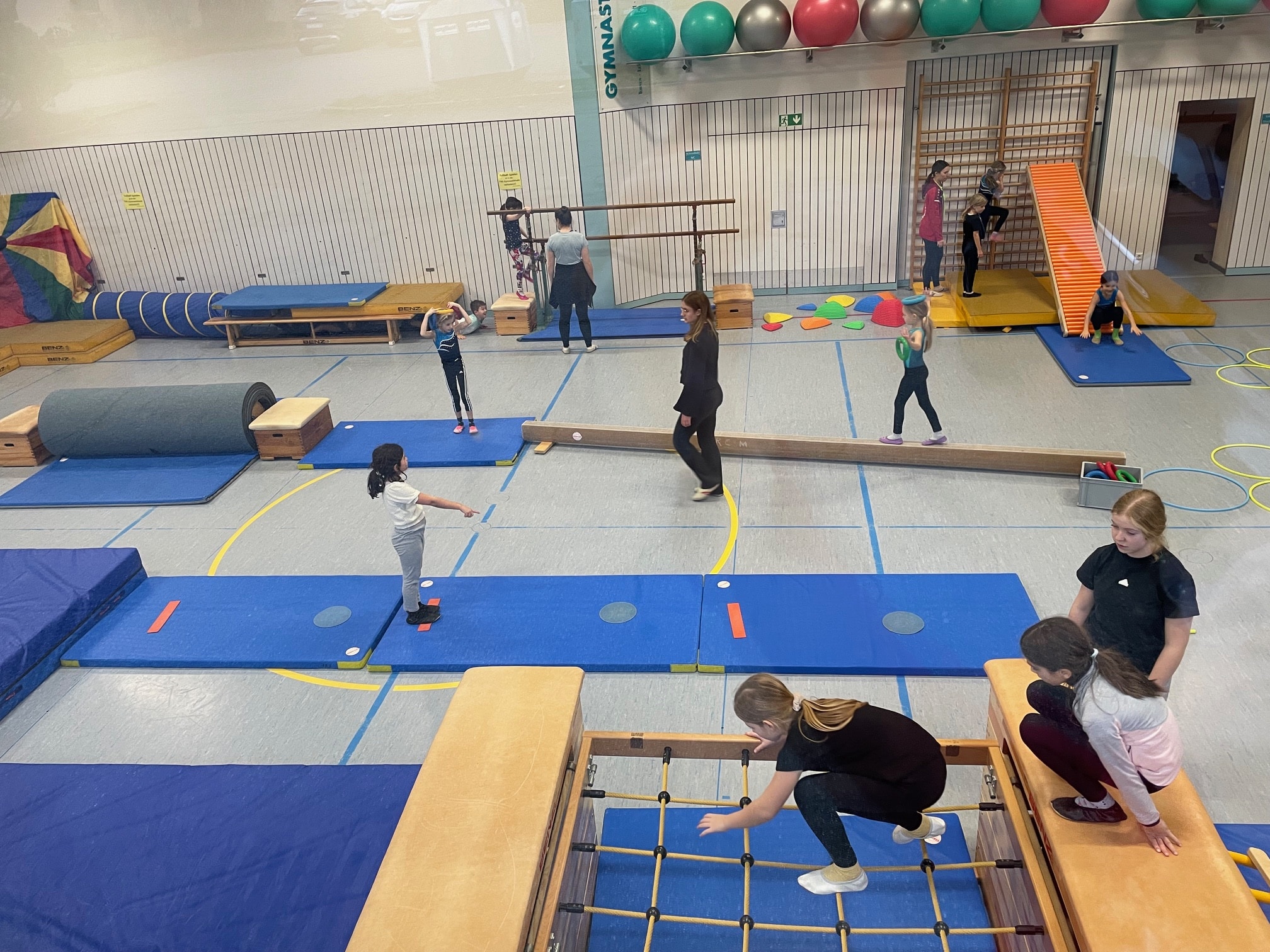 Weihnachtliche Trainingseinheit bei den TVK-Geräteturngruppen